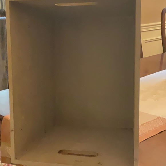 Awesome paint washed storage box. As new, mint condition and great look! - Picture 5 of 7